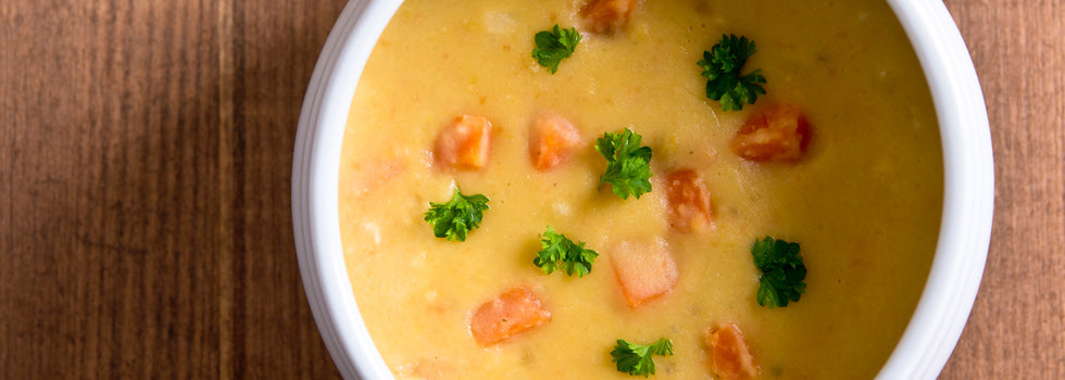 Jemná polévka ze žlutého hrachu se zeleninou