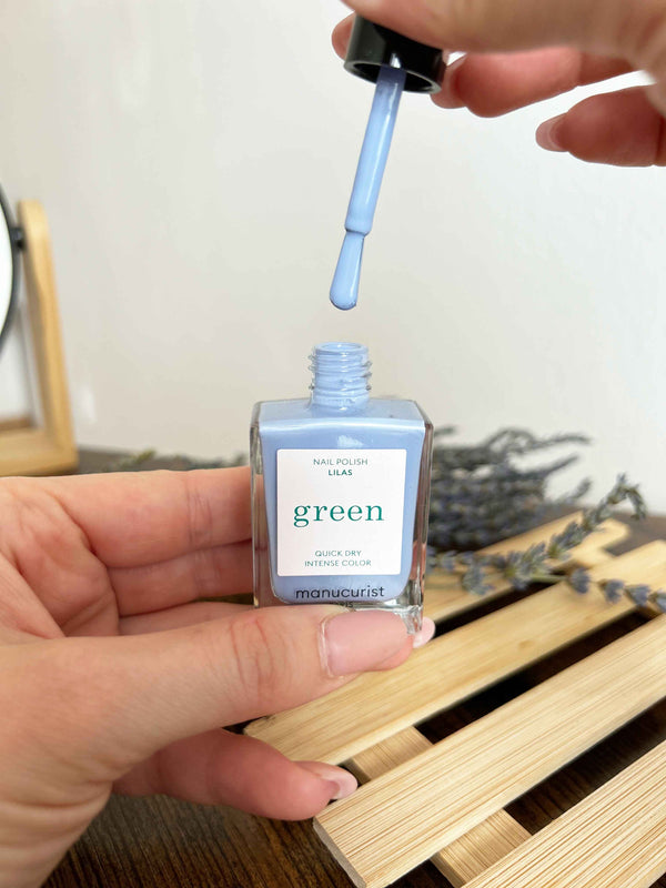 Manucurist Green schnoucí lak na nehty - Lilas (15 ml)