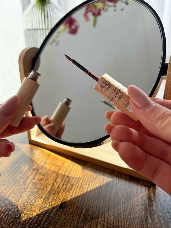 SO’BiO étic Tekuté oční linky BIO - 01 černá (3 ml)