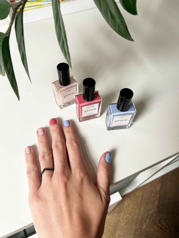 Manucurist Green schnoucí lak na nehty - Bois de rose (15 ml)