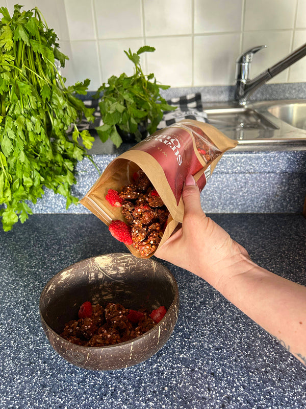 Wild & Coco Jahodová granola Quinoa & Coconut (220 g)