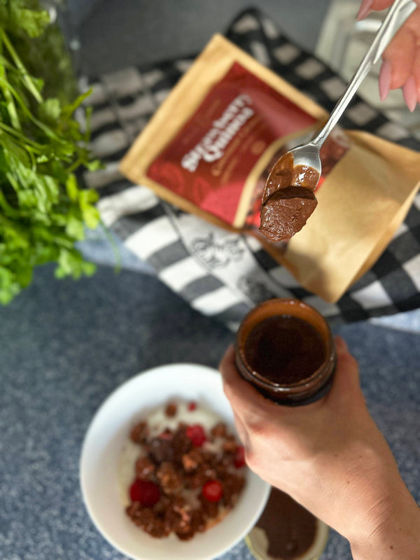 Wild & Coco Jahodová granola Quinoa & Coconut (220 g)