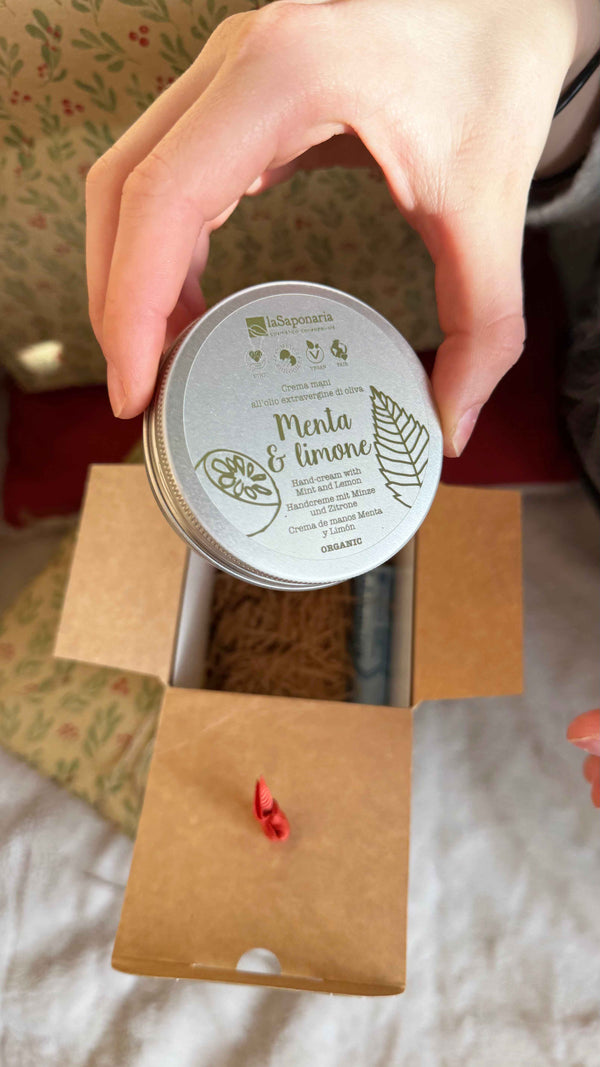 laSaponaria Dárková sada pro péči o rty a ruce - Zimní les - pošk. obal