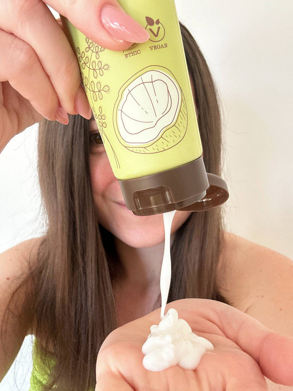 laSaponaria Bezoplachový kondicionér proti krepatění vlasů s kokosem a moringou (150 ml)