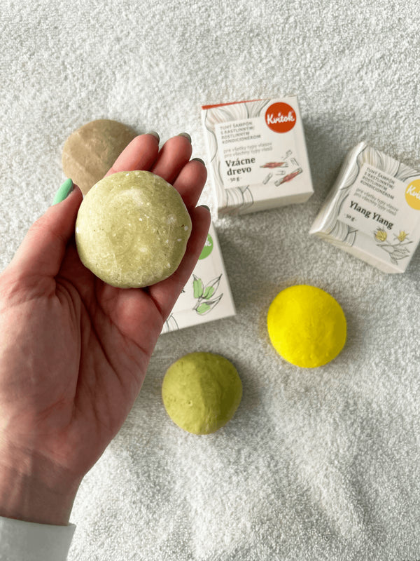 Kvitok Tuhý šampon s kondicionérem proti lupům Moringa