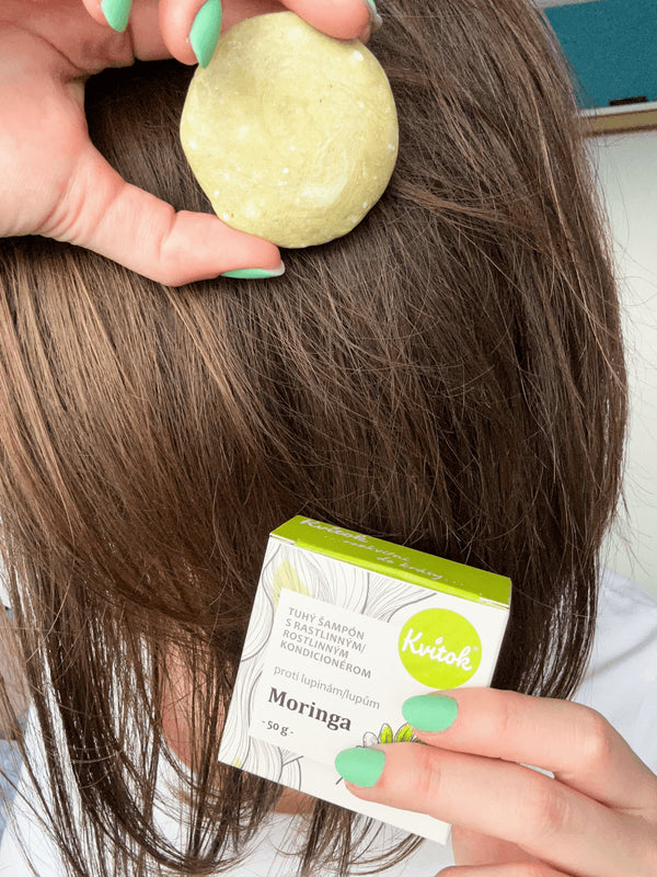 Kvitok Tuhý šampon s kondicionérem proti lupům Moringa