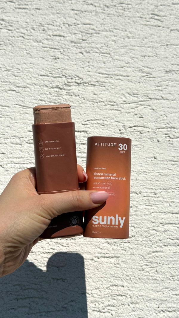 Attitude Tónující opalovací krém v tyčince SPF 30 bez vůně - tvář a rty (20 g)