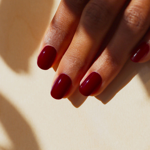 Manucurist Green Flash LED gel lak na nehty - Dark Pansy (15 ml)