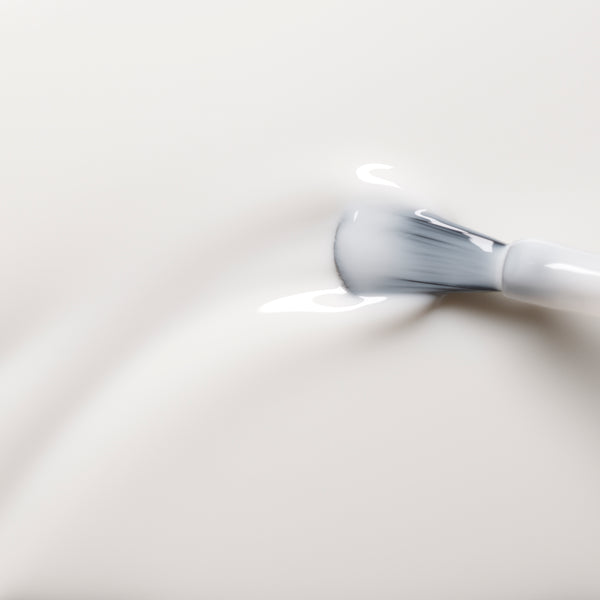 Manucurist Green Flash LED gel lak na nehty - Milky White (15 ml)