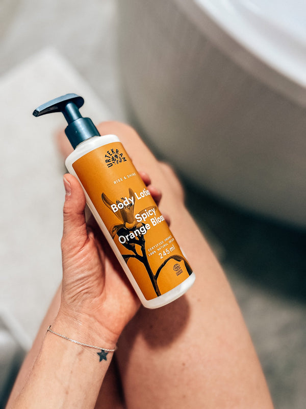 Urtekram Vyživující tělové mléko s kořeněným pomerančem BIO (245 ml)