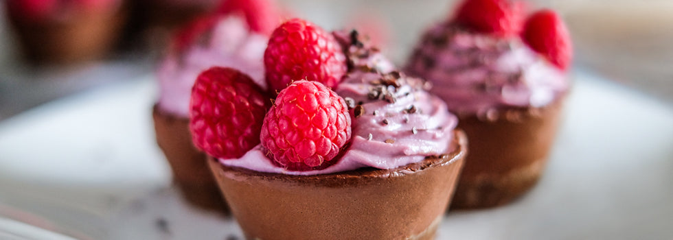 Raw čokoládové košíčky s malinami