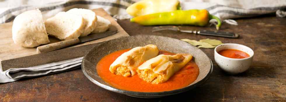 Plněné papriky s rajskou omáčkou a houskovým knedlíkem