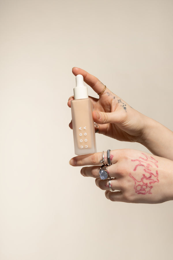 Uoga Uoga Tekutý minerání make-up a sérum SPF 20 BIO (30 ml)