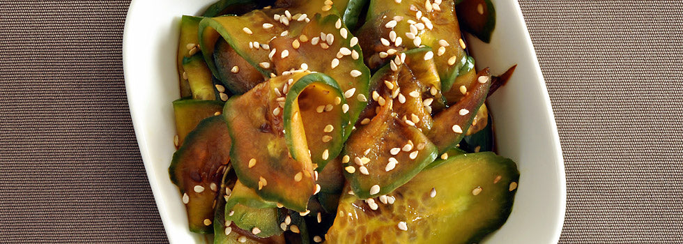 Okurkový salát se sezamem