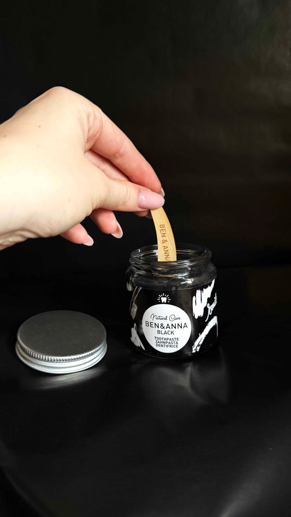 Ben & Anna Zubní pasta pro bělení zubů s aktivním uhlím (100 ml)