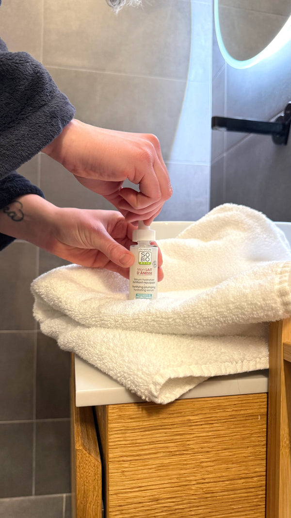 SO’BiO étic Sérum posilující hydratační s oslím mlékem BIO (30 ml)