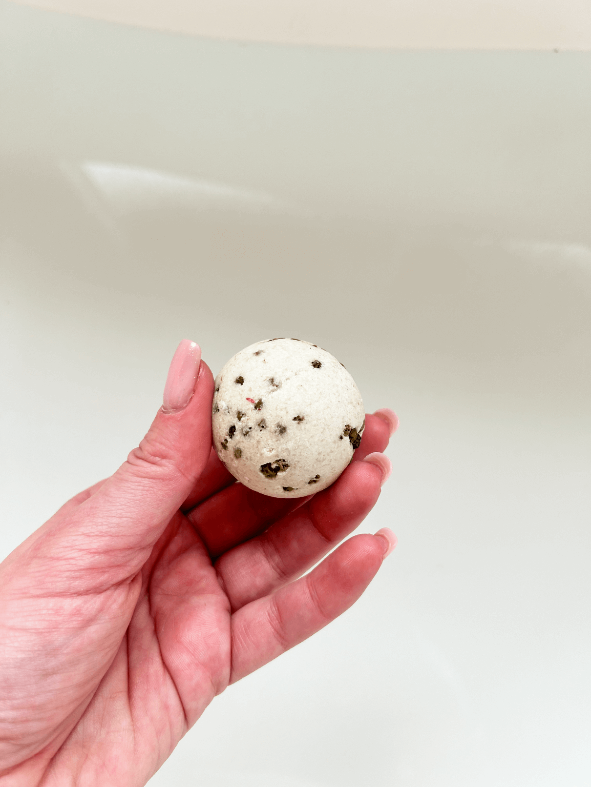 Velvety Koupelová bomba s avokádovým olejem - Aloe vera & lemongrass (50 g)