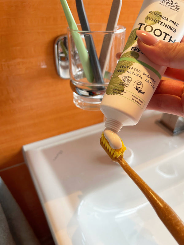 Urtekram Bělicí zubní pasta s mátou BIO (75 ml)