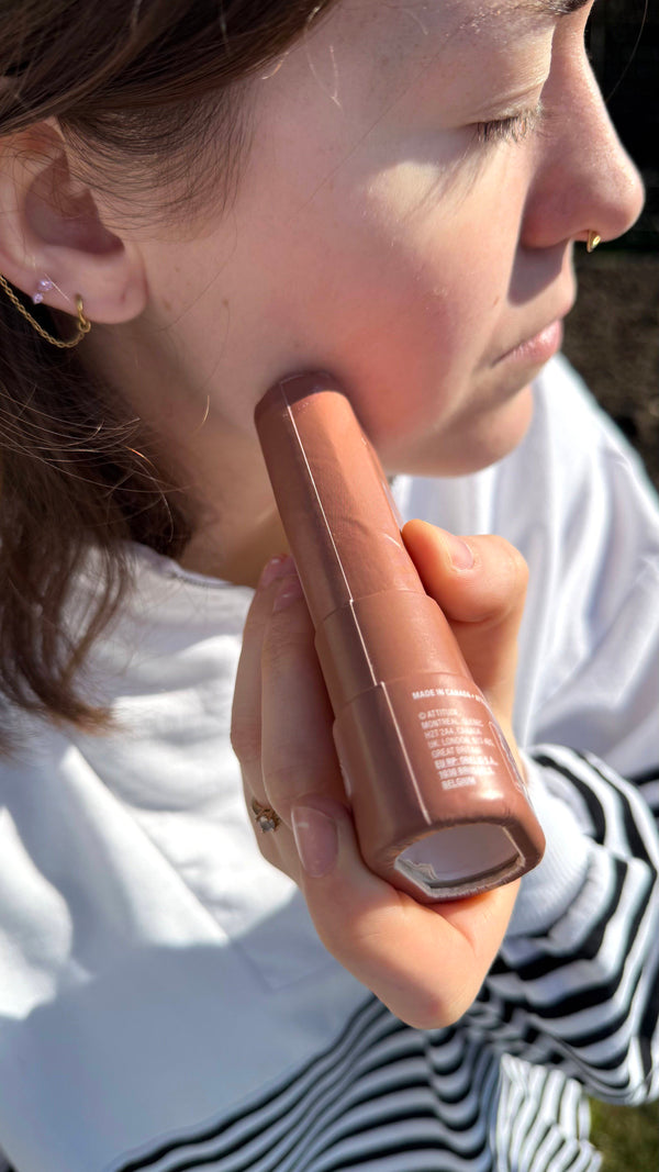 Attitude Tónující opalovací krém v tyčince SPF 30 bez vůně - tvář a rty (20 g)