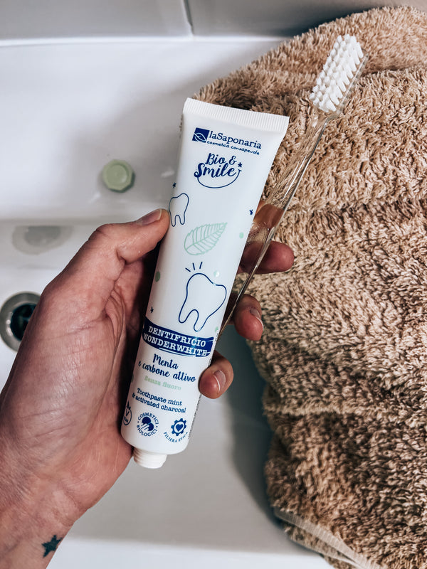 laSaponaria Bělicí zubní pasta WonderWhite - máta a aktivní uhlí BIO (75 ml)
