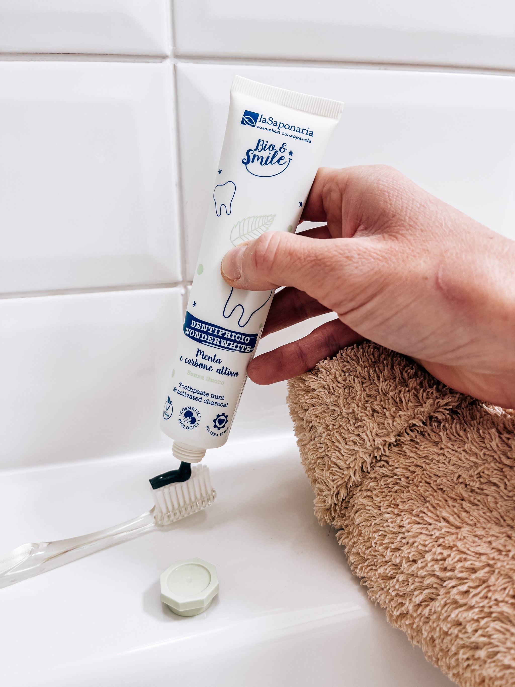 laSaponaria Bělicí zubní pasta WonderWhite - máta a aktivní uhlí BIO (75 ml)