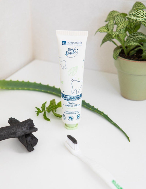 laSaponaria Bělicí zubní pasta WonderWhite - máta a aktivní uhlí BIO (75 ml)
