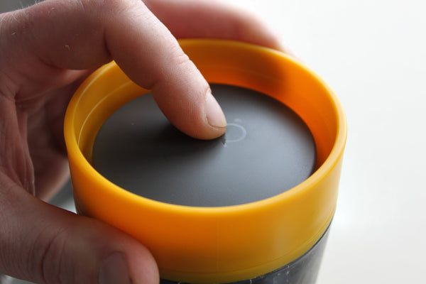 Circular Cup (227 ml) - černá/hořčicově žlutá